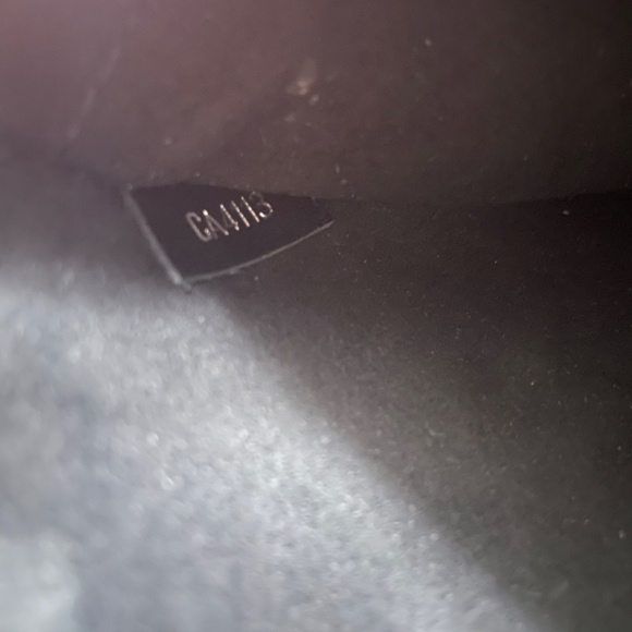 Louis Vuitton Neverfull Wristlet - Picture 7 of 7